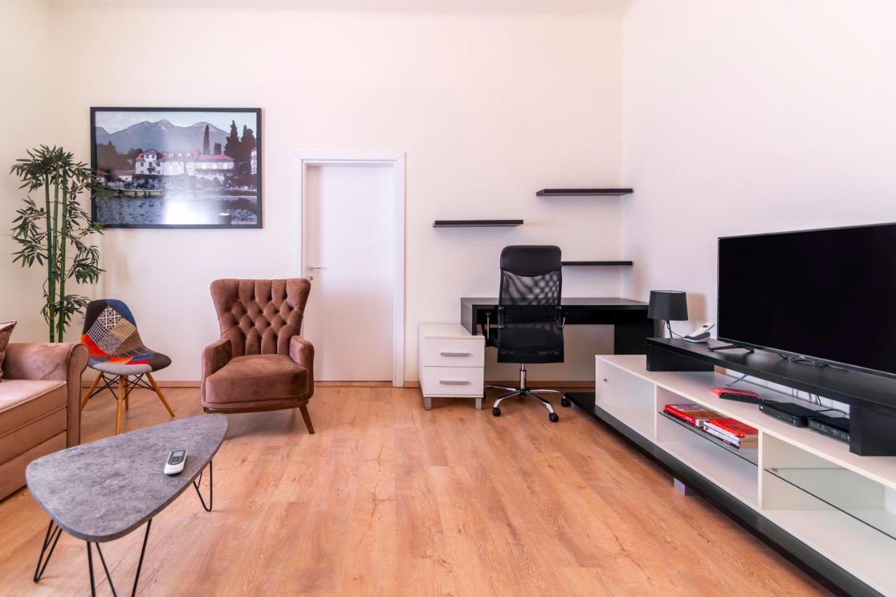 Jevrejska - Central Apartment With Free Parking Novi Sad Esterno foto